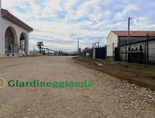 REALIZZAZIONE VIALE D'INGRESSO CON LE BORDURE IN ACCIAIO CORTEN - foto inviate da un cliente