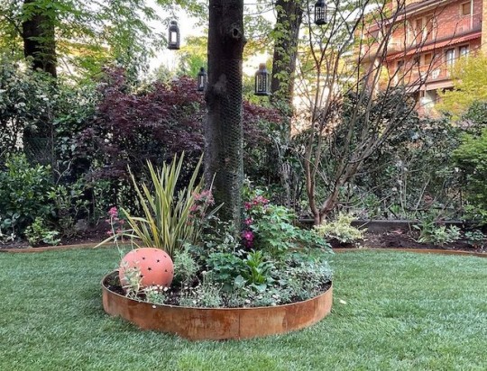 Bordo per aiuole in CORTEN: una soluzione armoniosa per le piante del tuo giardino.