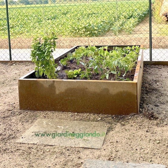 orto-corten-giardineggiando-vasca-montata