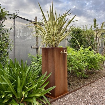 fontana-con-porta-vaso-corten-dettaglio-vista-laterale-sx-giardineggiando